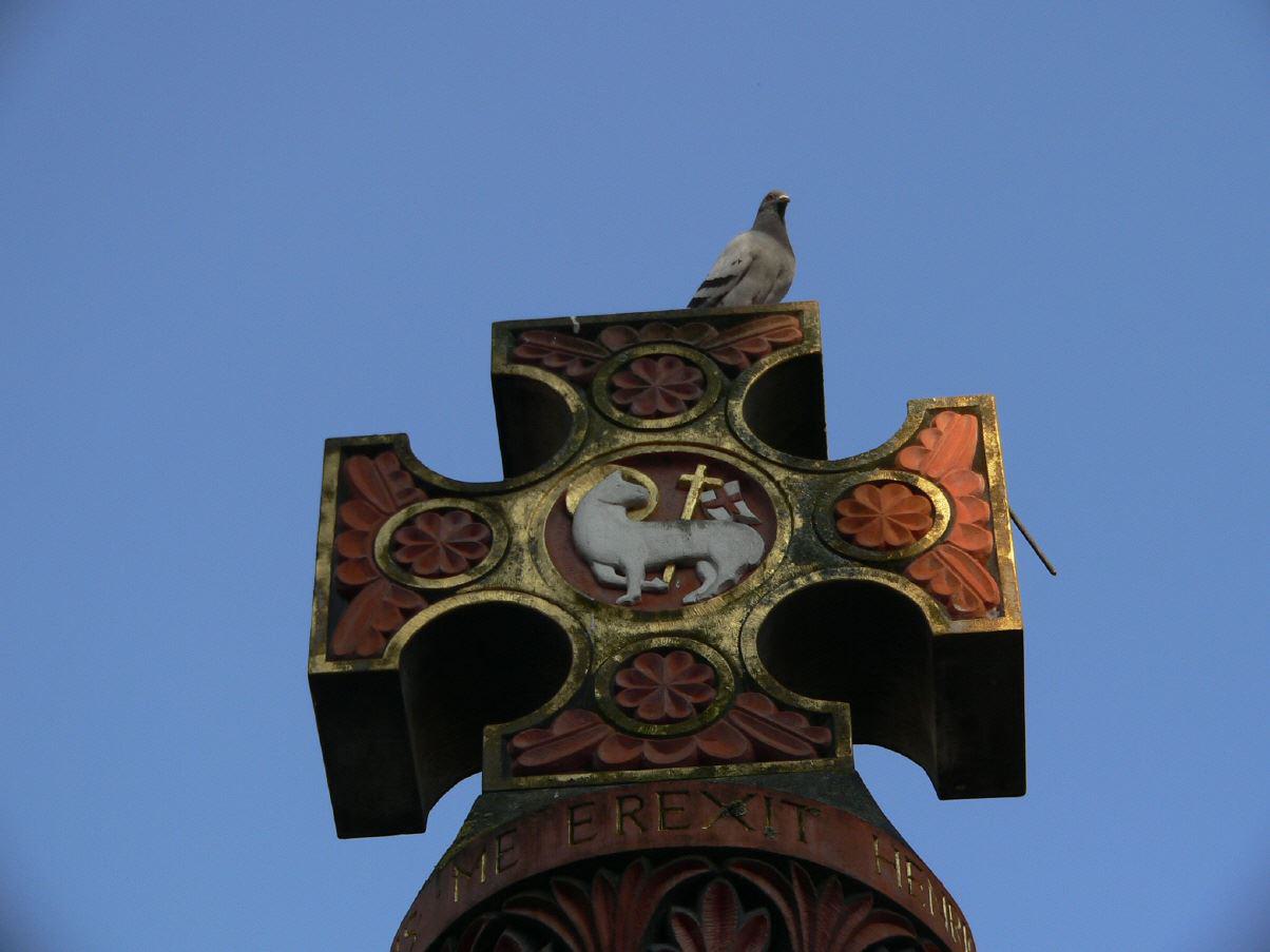 Templerkreuz und Agnus Dei: